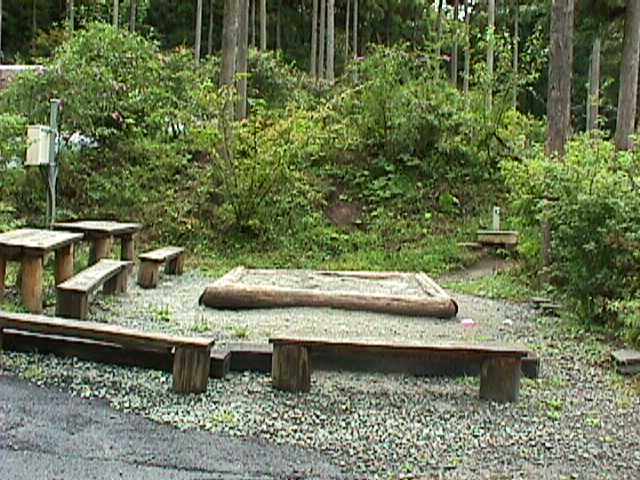 砂場とじゃぶじゃぶ池 山梨県道志村のキャンプ場 花の森オートキャンピア